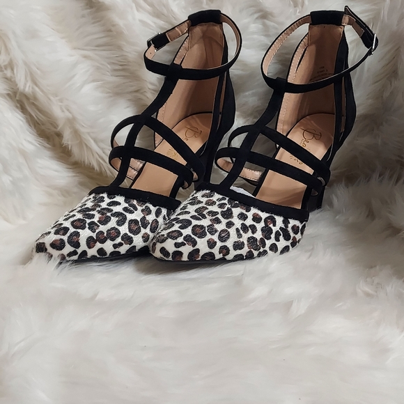 White Snow Leopard Heels 👠 - Picture 13 of 16